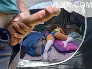 đi cắm trại chung, nam thanh niên trả bài vợ yêu ông hàng xóm
